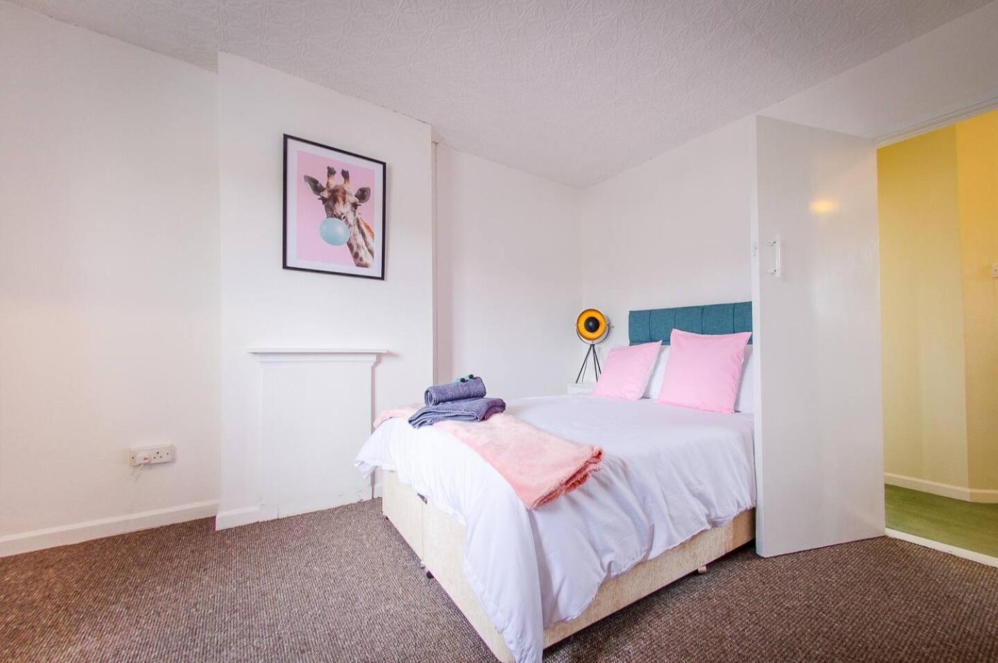 4 Bed - 2 Baths 1 Walk In Shower Lots Of Parking อิปสวิช ภายนอก รูปภาพ